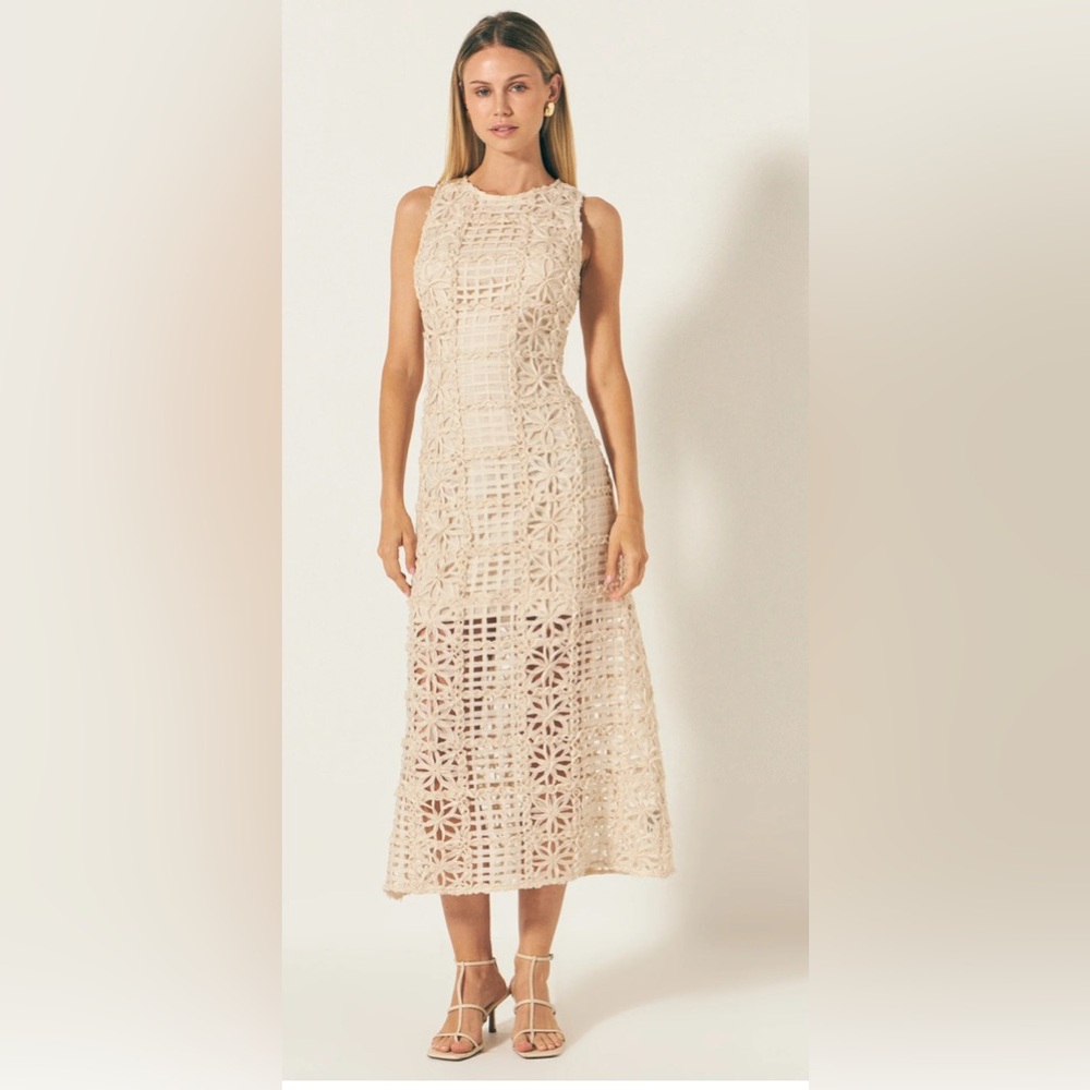 ENDLESS ROSE SLEEVELESS TEXTURED MIDI DRESS